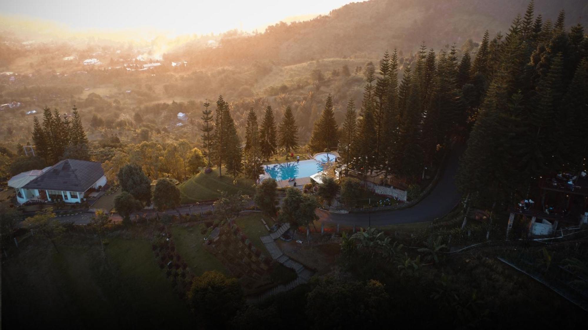 Damar Langit Resort Cisarua Exterior photo